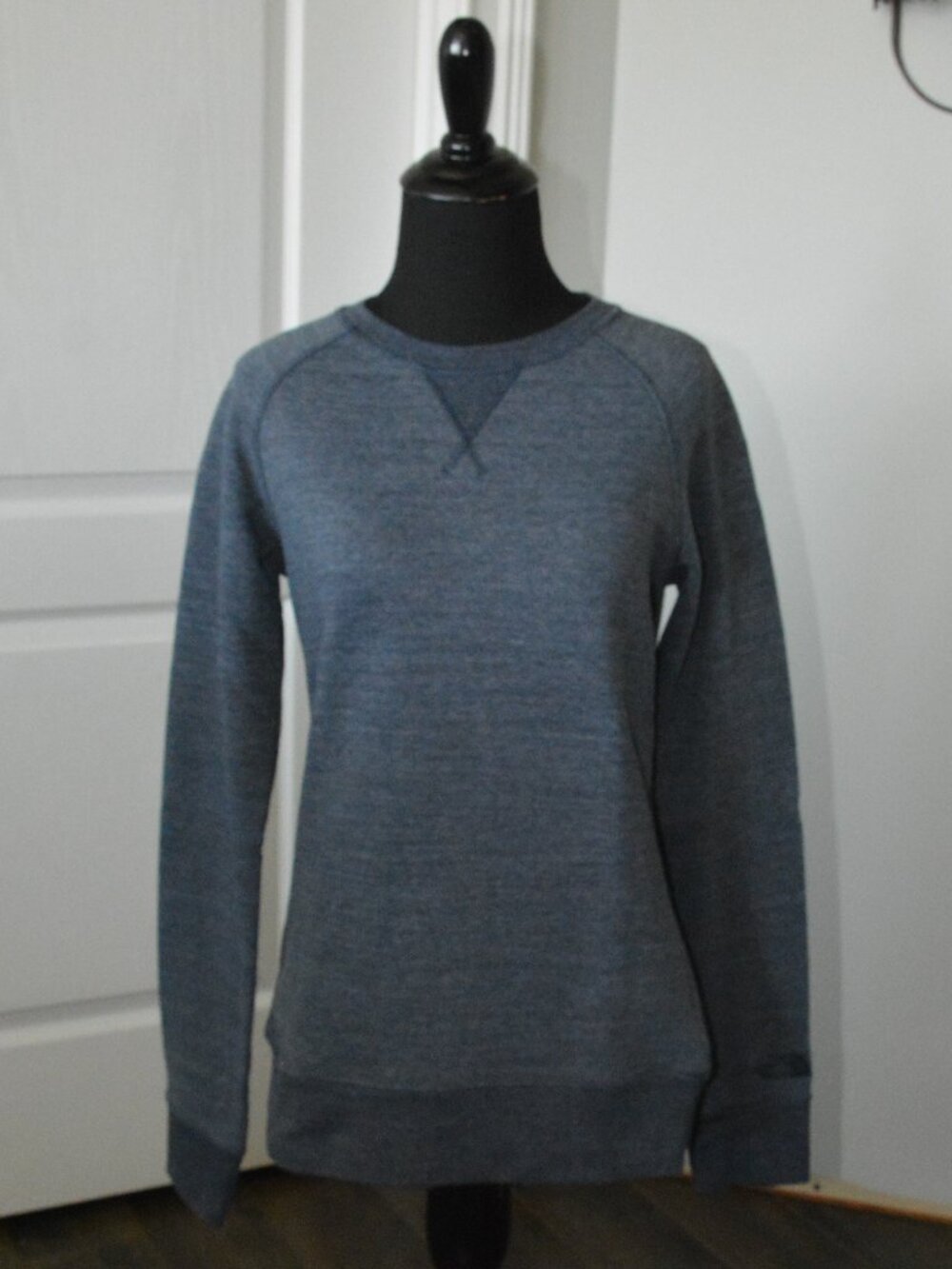 The North Face Blue Jeathered Crewneck Pullover Sweater Women's sz Small Petite